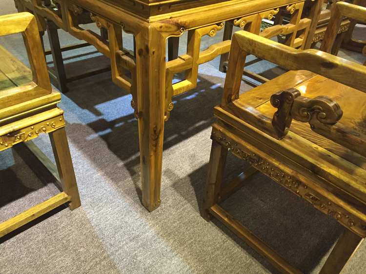 大型红木家具厂荣誉奉献金丝楠八仙桌